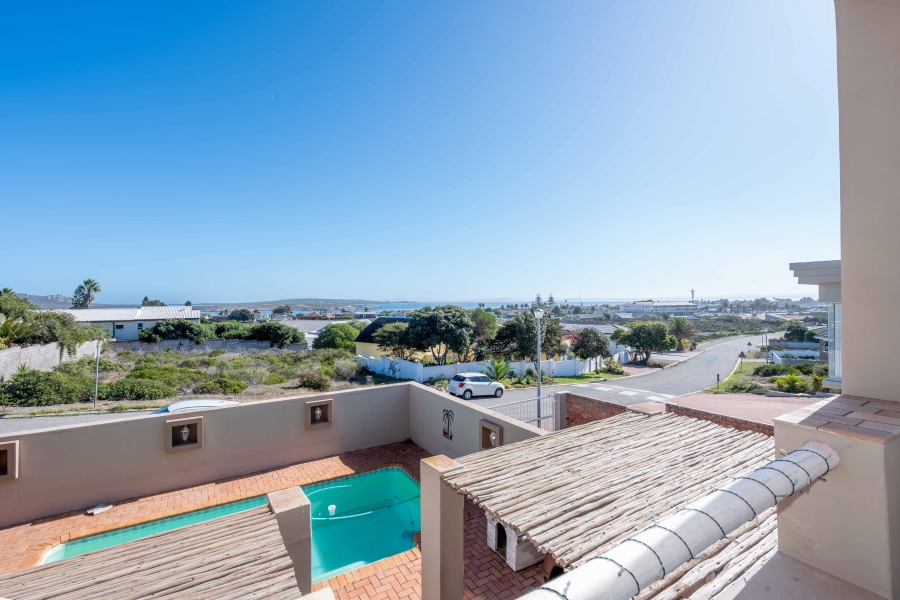 8 Bedroom Property for Sale in Middedorp Western Cape